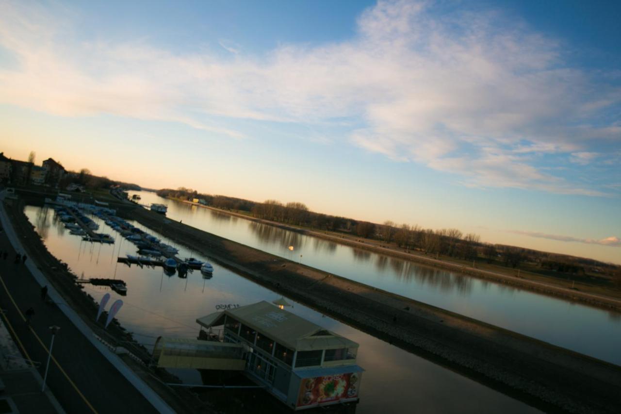 Riverview Apartment Osijek Room photo